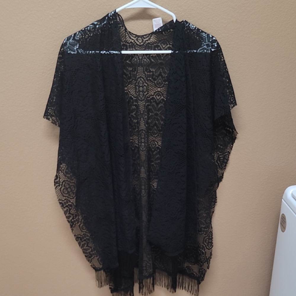 Elegant Black Lace Kimono Top 🖤